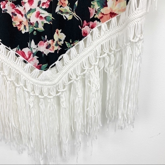 LOVE J Crochet and Fringe Top Size Medium - Picture 4 of 8